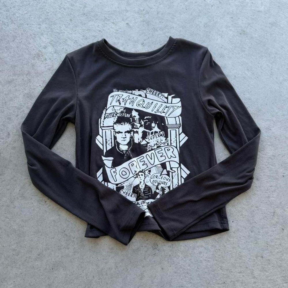 Grey graphic long sleeve